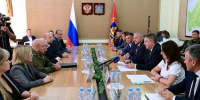 Александр Богомаз встретился с волонтерами и военными медиками - Российская Нива